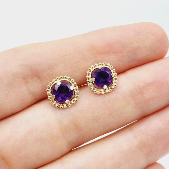 10K Yellow Gold Amethyst 1.5ct (6x6mm)Stud Earrings - Picture 3 of 6